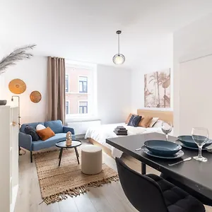  Apartament Chic Proche Aeroport & Centre-ville