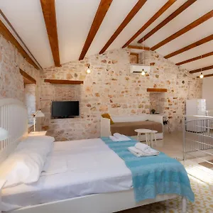 https://deamicis-studios-by-irundo.in-istria.net