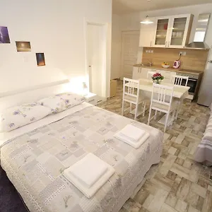 https://studio-apartment-laura.hotelinzadar.com